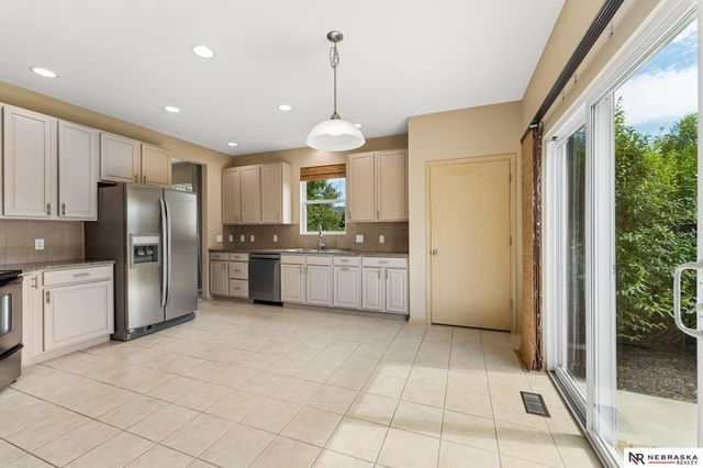 1809 Port Royal Circle, Papillion, NE 68046