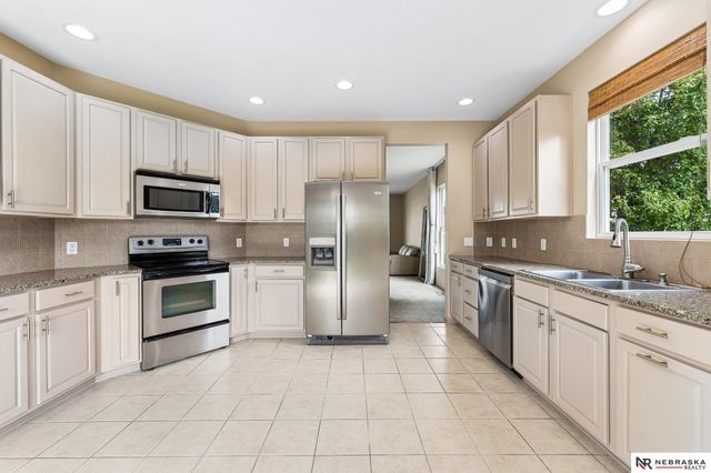 1809 Port Royal Circle, Papillion, NE 68046