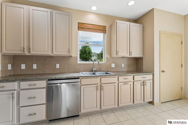 1809 Port Royal Circle, Papillion, NE 68046