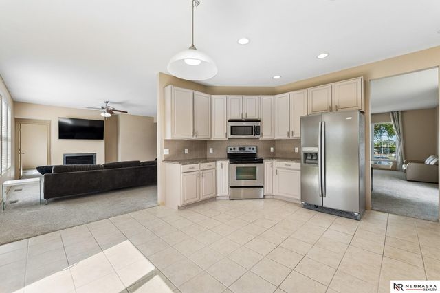 1809 Port Royal Circle, Papillion, NE 68046