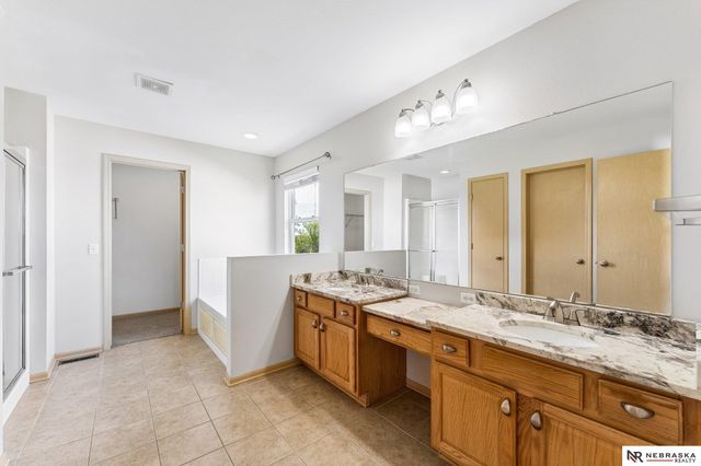 1809 Port Royal Circle, Papillion, NE 68046