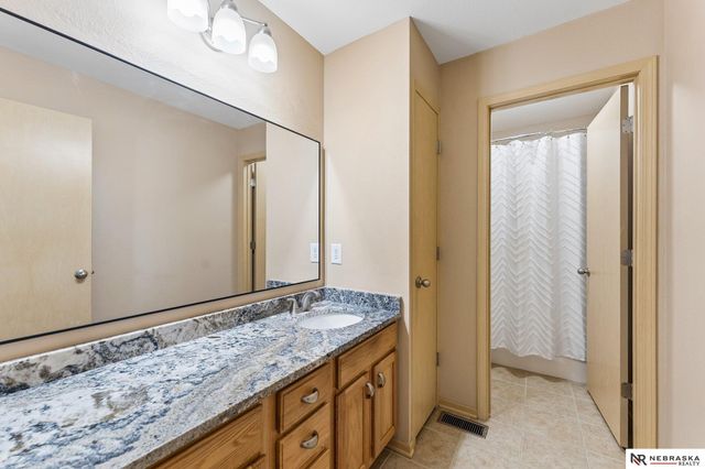 1809 Port Royal Circle, Papillion, NE 68046