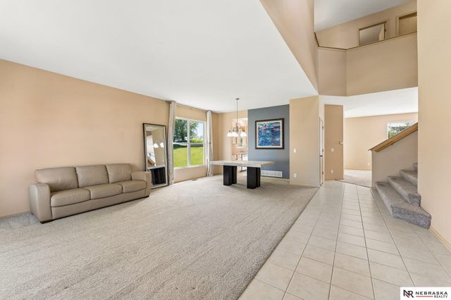 1809 Port Royal Circle, Papillion, NE 68046