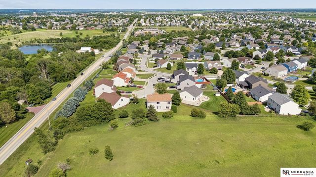1809 Port Royal Circle, Papillion, NE 68046