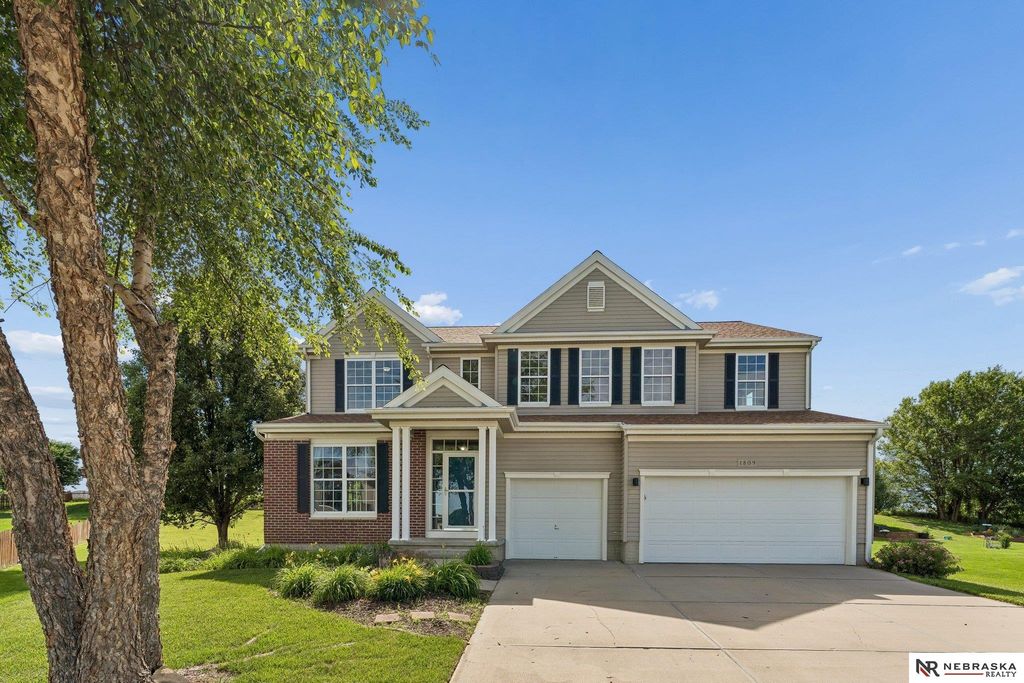 1809 Port Royal Circle, Papillion, NE 68046