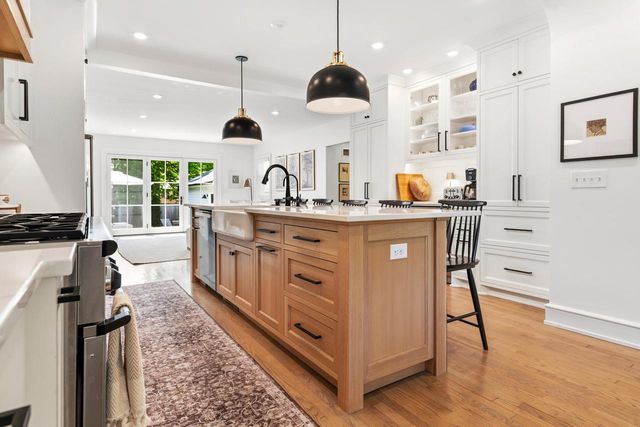 815 E Birch AVENUE, Whitefish Bay, WI 53217
