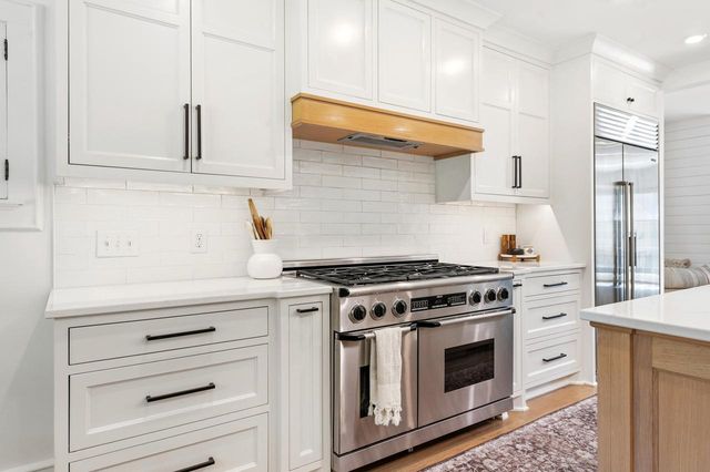 815 E Birch AVENUE, Whitefish Bay, WI 53217