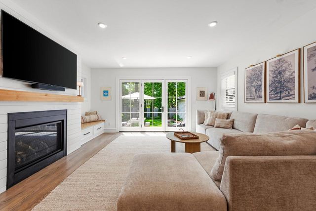 815 E Birch AVENUE, Whitefish Bay, WI 53217