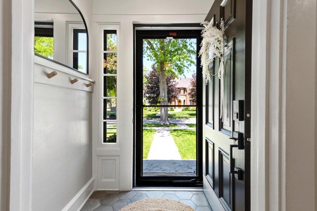 815 E Birch AVENUE, Whitefish Bay, WI 53217