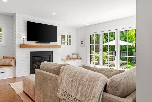 815 E Birch AVENUE, Whitefish Bay, WI 53217