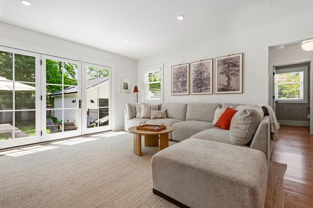815 E Birch AVENUE, Whitefish Bay, WI 53217