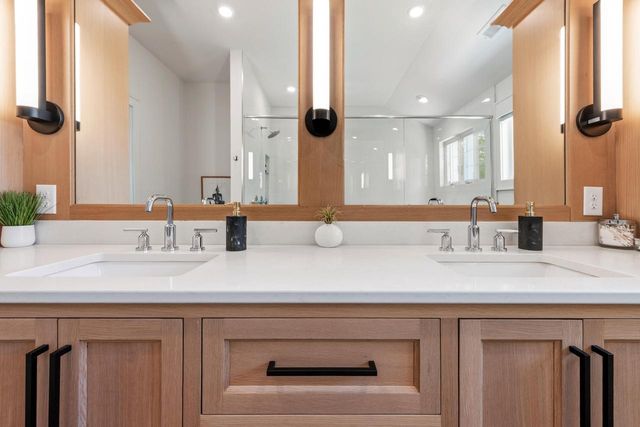 815 E Birch AVENUE, Whitefish Bay, WI 53217