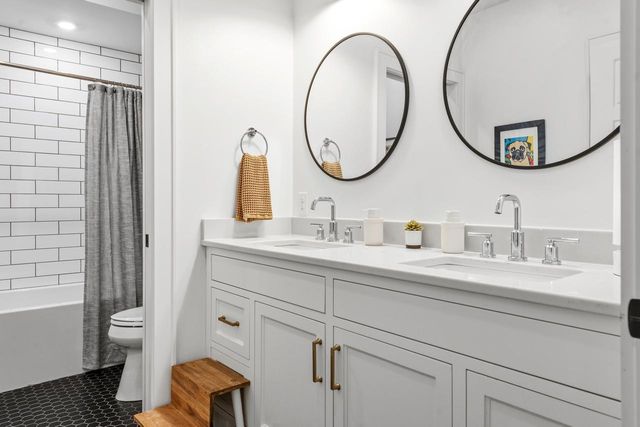 815 E Birch AVENUE, Whitefish Bay, WI 53217