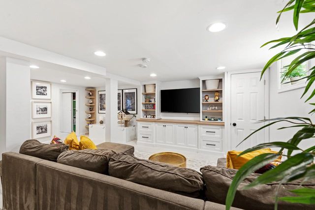 815 E Birch AVENUE, Whitefish Bay, WI 53217
