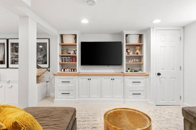 815 E Birch AVENUE, Whitefish Bay, WI 53217