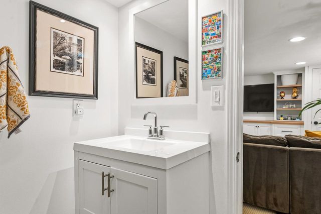 815 E Birch AVENUE, Whitefish Bay, WI 53217