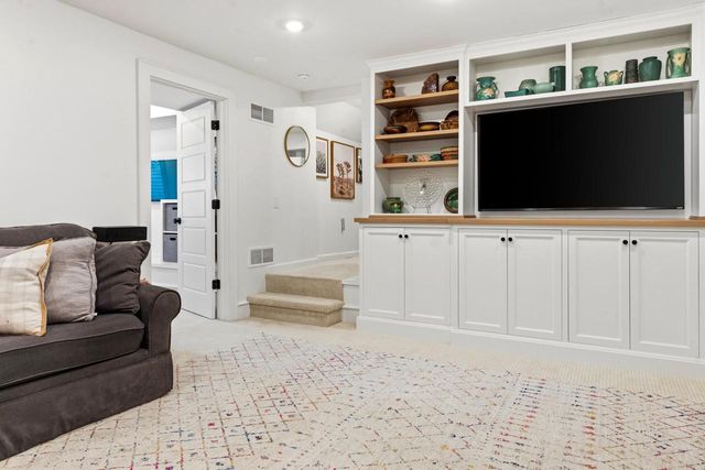 815 E Birch AVENUE, Whitefish Bay, WI 53217
