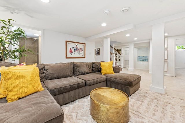815 E Birch AVENUE, Whitefish Bay, WI 53217