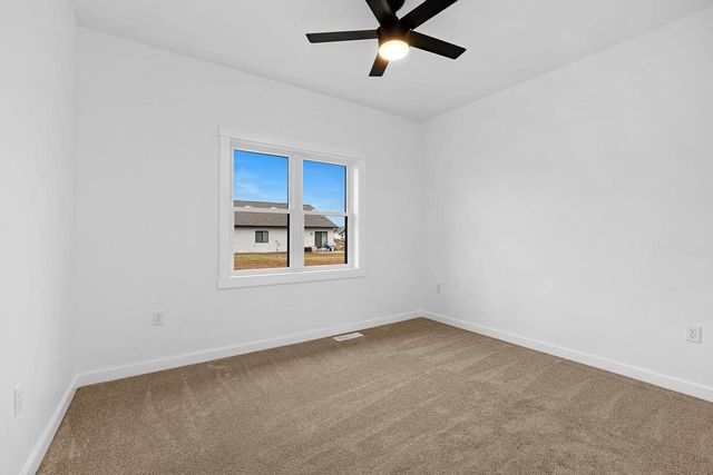 826 Clark LANE, Holmen, WI 54636