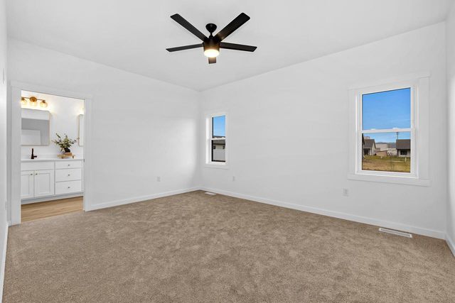 826 Clark LANE, Holmen, WI 54636