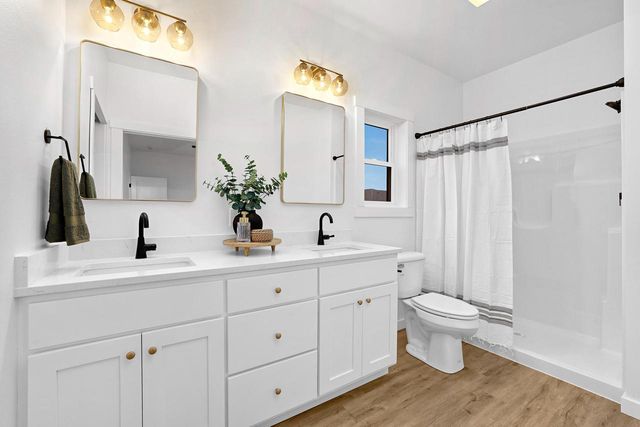 826 Clark LANE, Holmen, WI 54636