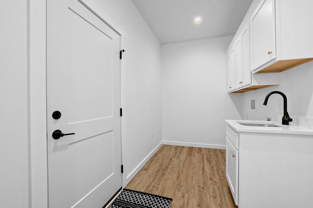 826 Clark LANE, Holmen, WI 54636