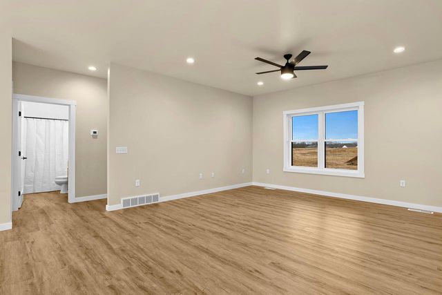 826 Clark LANE, Holmen, WI 54636