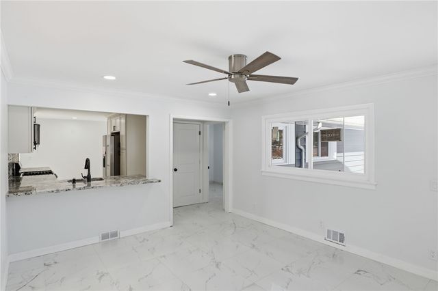 6 Newport Road, Irondequoit, NY 14622