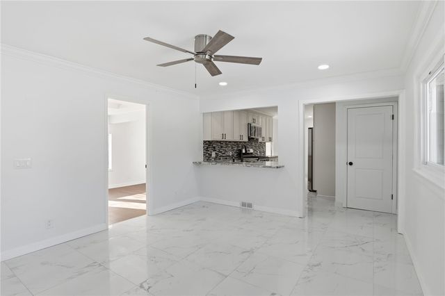 6 Newport Road, Irondequoit, NY 14622