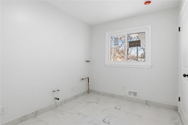 6 Newport Road, Irondequoit, NY 14622