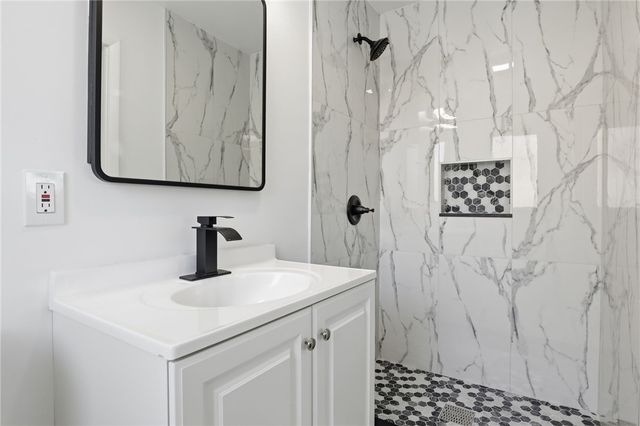 6 Newport Road, Irondequoit, NY 14622