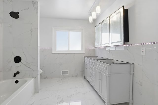 6 Newport Road, Irondequoit, NY 14622