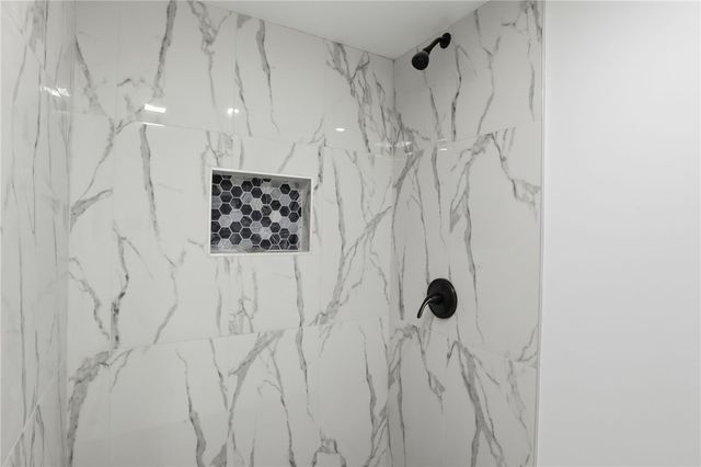 6 Newport Road, Irondequoit, NY 14622