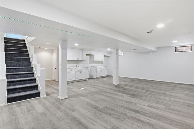 6 Newport Road, Irondequoit, NY 14622