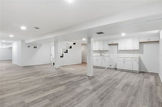 6 Newport Road, Irondequoit, NY 14622