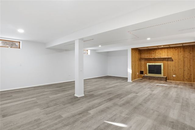 6 Newport Road, Irondequoit, NY 14622