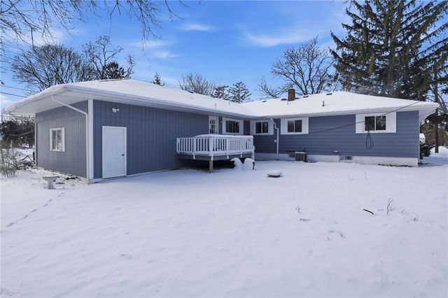 6 Newport Road, Irondequoit, NY 14622