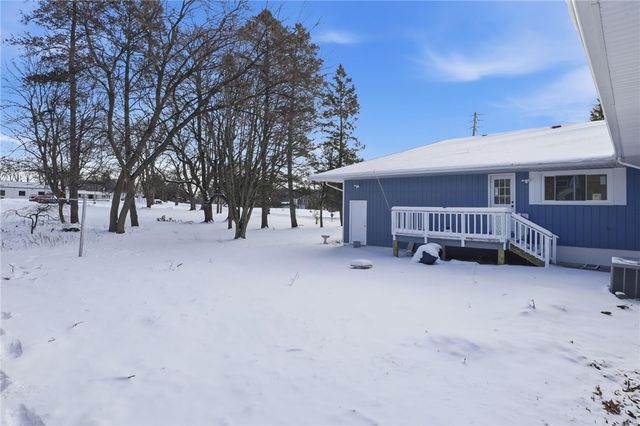 6 Newport Road, Irondequoit, NY 14622