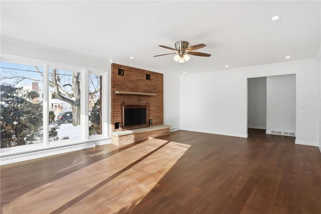 6 Newport Road, Irondequoit, NY 14622