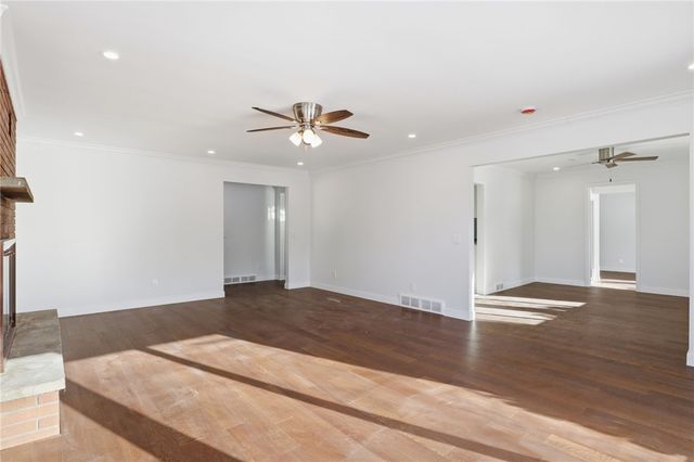 6 Newport Road, Irondequoit, NY 14622