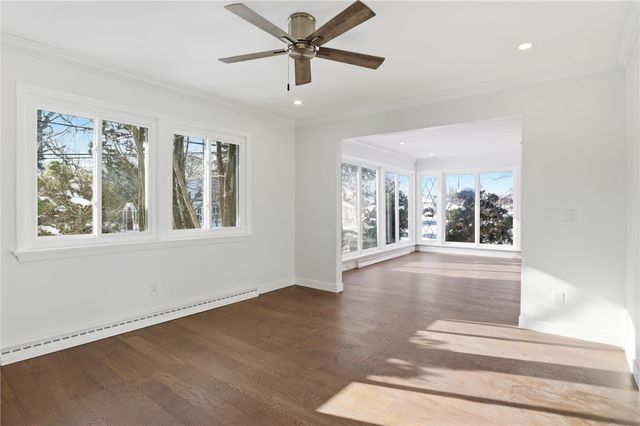 6 Newport Road, Irondequoit, NY 14622