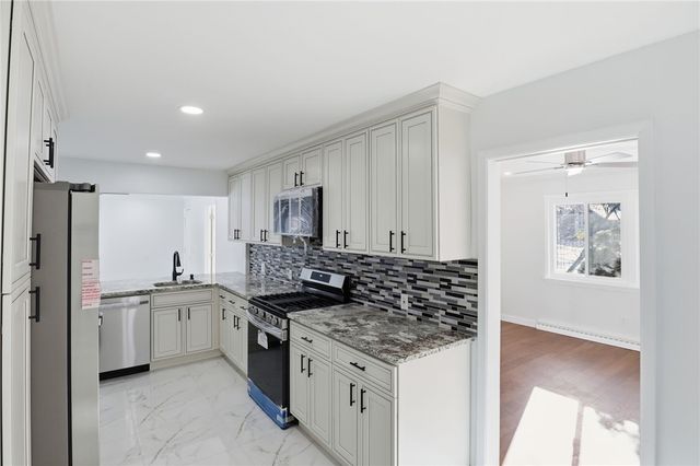 6 Newport Road, Irondequoit, NY 14622