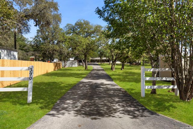 390 Galveston St, Bandera, TX 78003