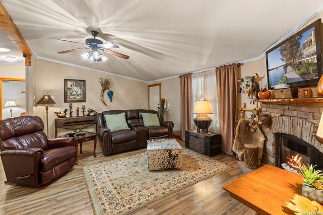 390 Galveston St, Bandera, TX 78003