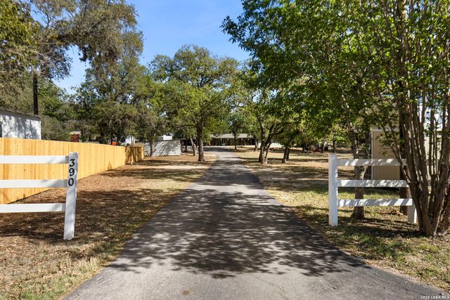 390 Galveston St, Bandera, TX 78003