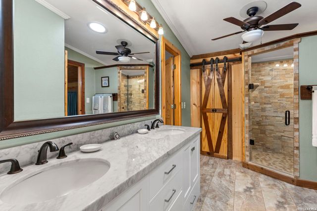 390 Galveston St, Bandera, TX 78003