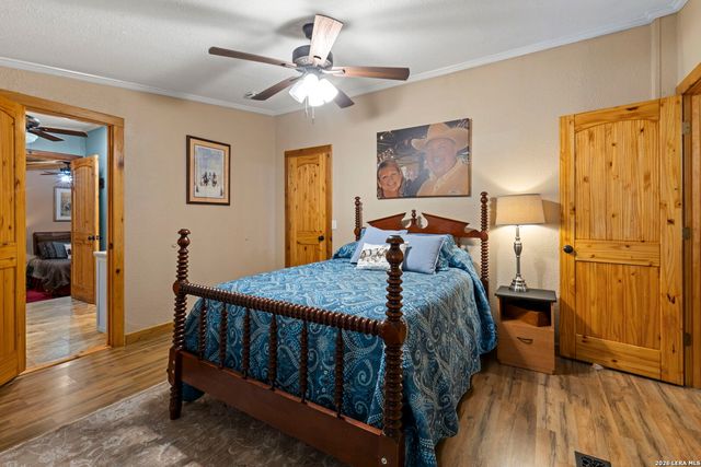 390 Galveston St, Bandera, TX 78003