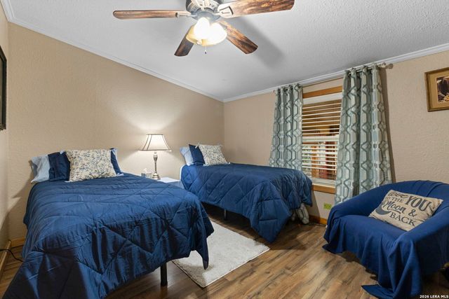 390 Galveston St, Bandera, TX 78003