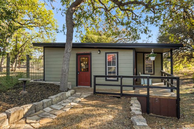 390 Galveston St, Bandera, TX 78003