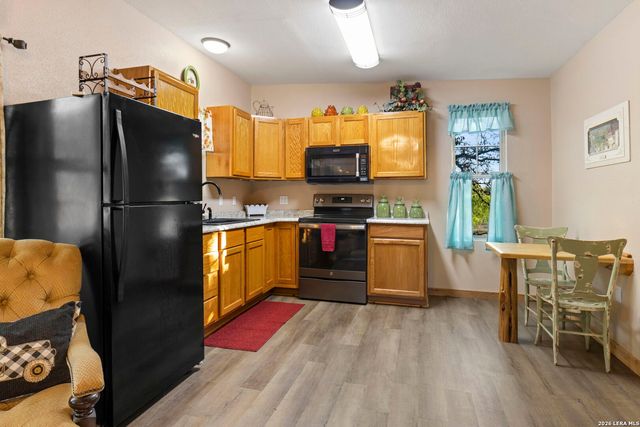 390 Galveston St, Bandera, TX 78003